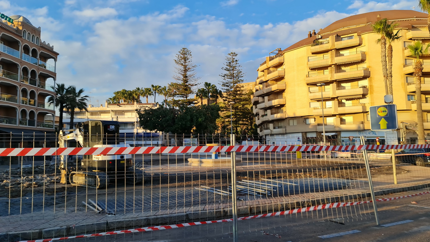 IUP critica el retraso en las obras de la Plaza Abderramn en Almucar en las fechas en las que estamos.