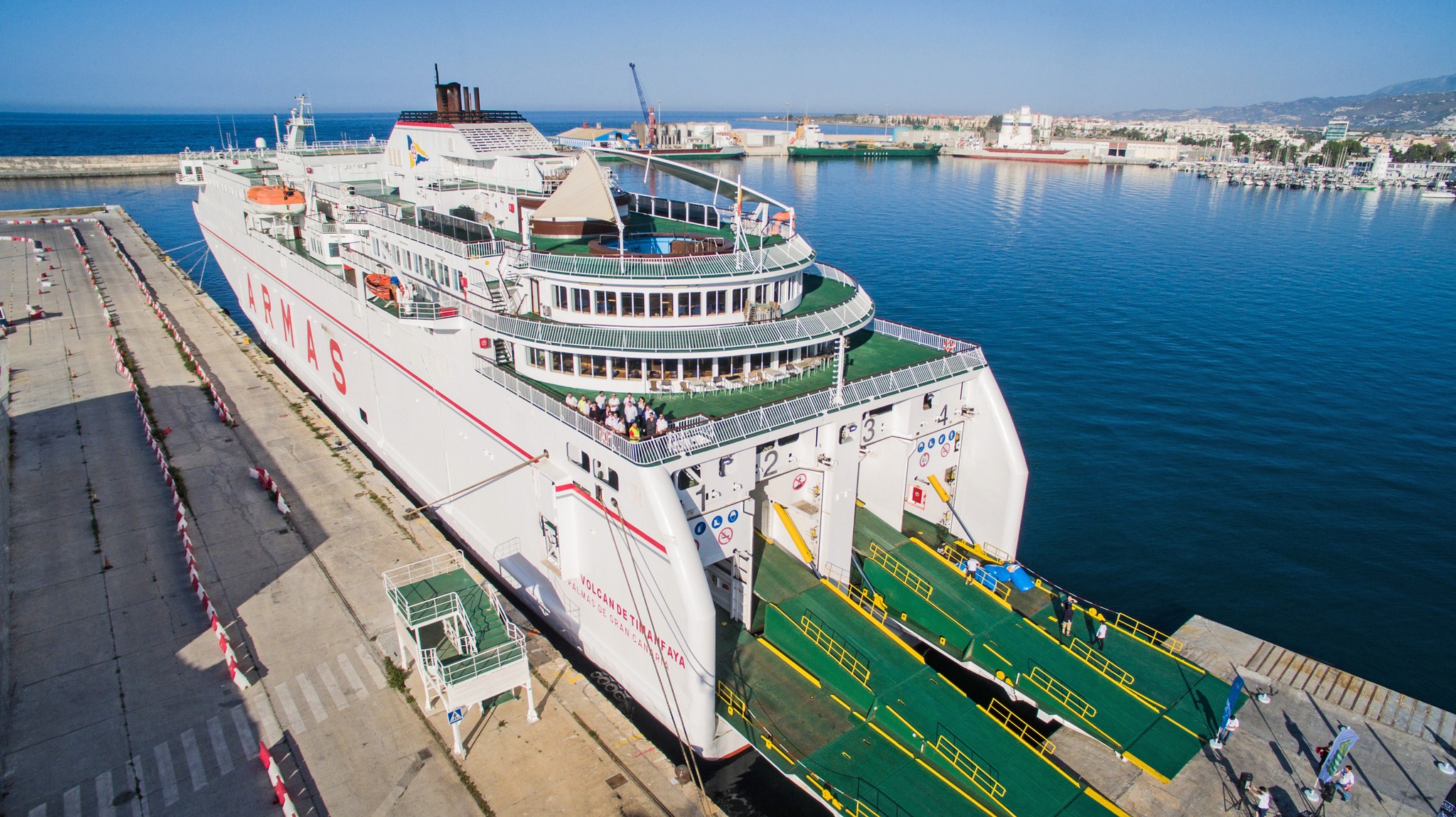 La Naviera Armas Trasmediterránea programa viajes extraordinarios en la línea Motril-Al Hoceima