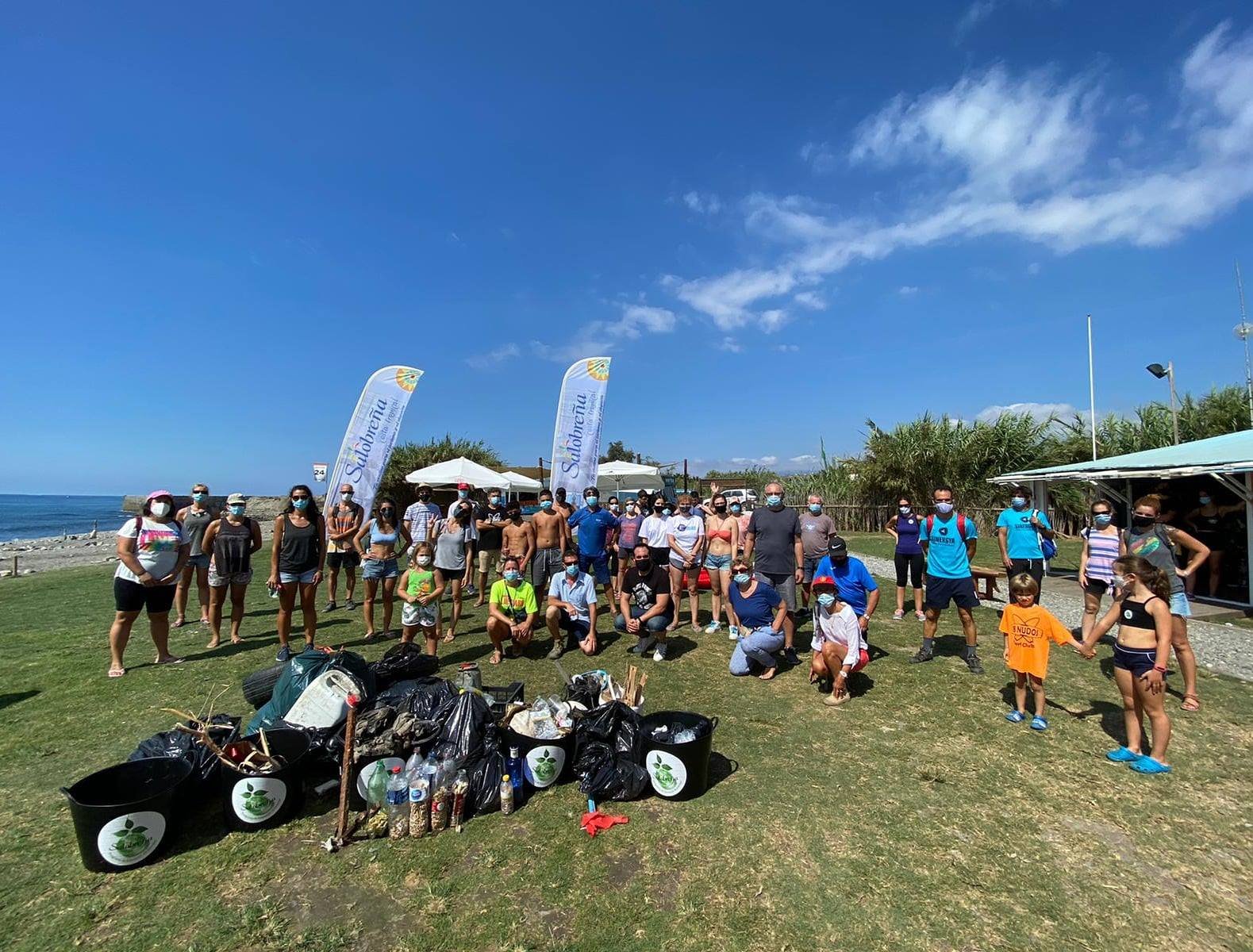 El Programa de Educacin Ambiental de Salobrea organiza una limpieza de playas por equipos