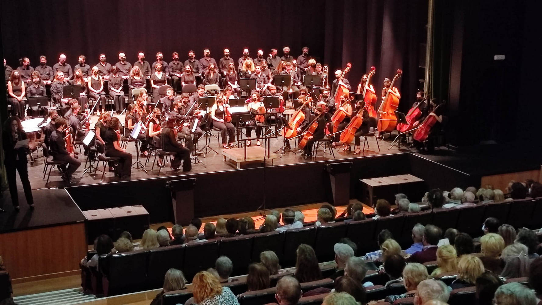El Gran Coro de pera de Granada y la Joven Orquesta Mediterrnea interpreta en Almucar el Requiem de Mozart