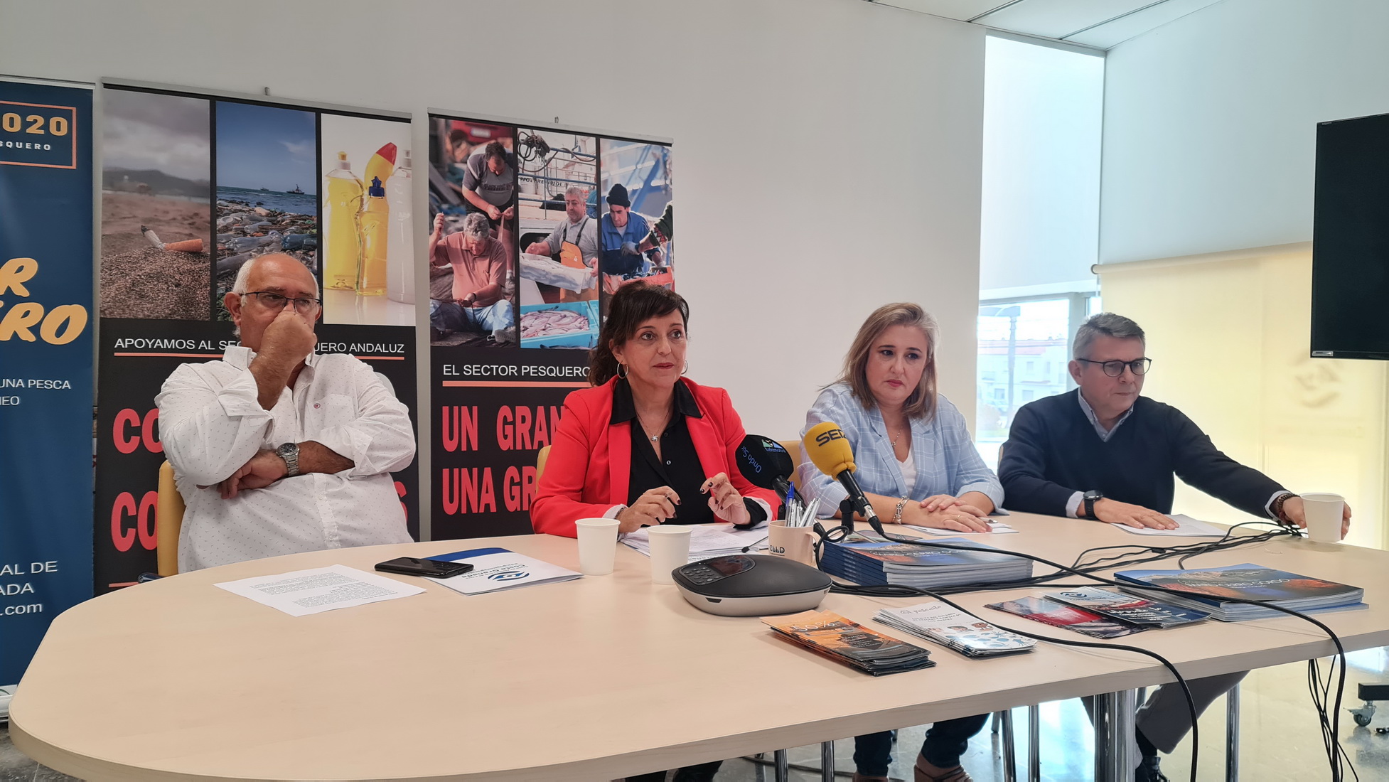 El GALP Costa de Granada pide a la Consejera de Pesca soluciones urgentes que eviten su desaparición.